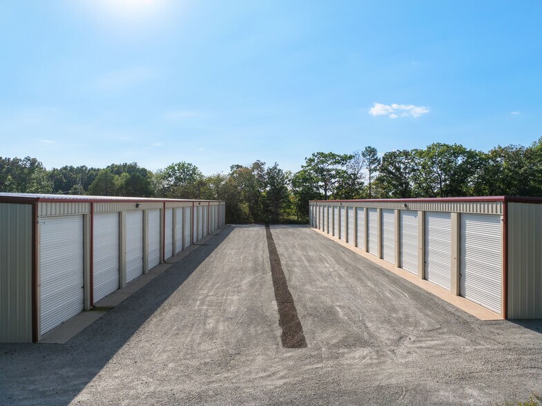 More Photos Of 50 Voss Ln, Huntingdon Self Storage For Sale