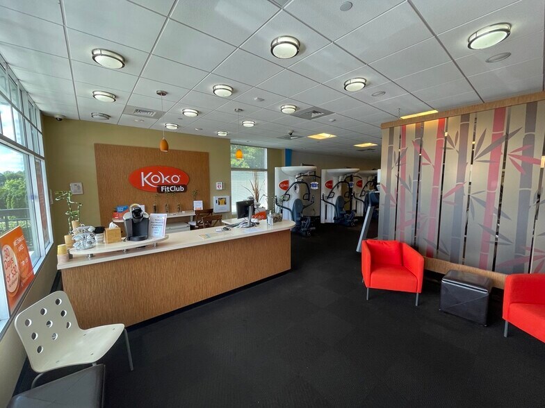 More Photos Of 447 Monroe Tpke, Monroe Storefront For Lease