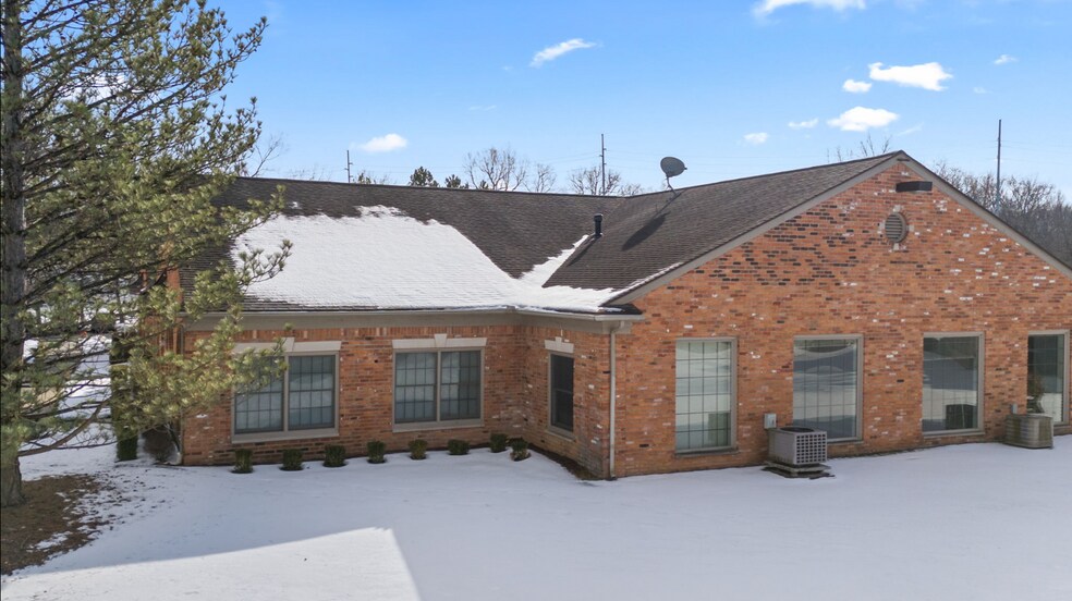 More Photos Of 940 W Avon Rd, Rochester Hills Medical For Lease