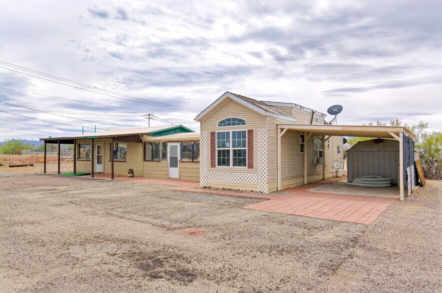 More Photos Of 566 Central Blvd, Quartzsite Freestanding For Sale