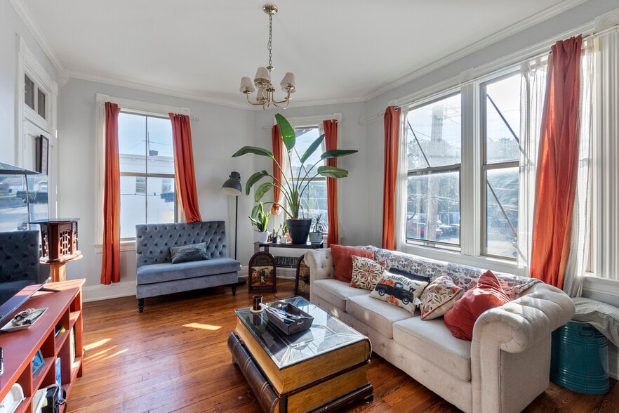 More Photos Of 411 E 10th St, Newport Storefront Retail Residential For Sale