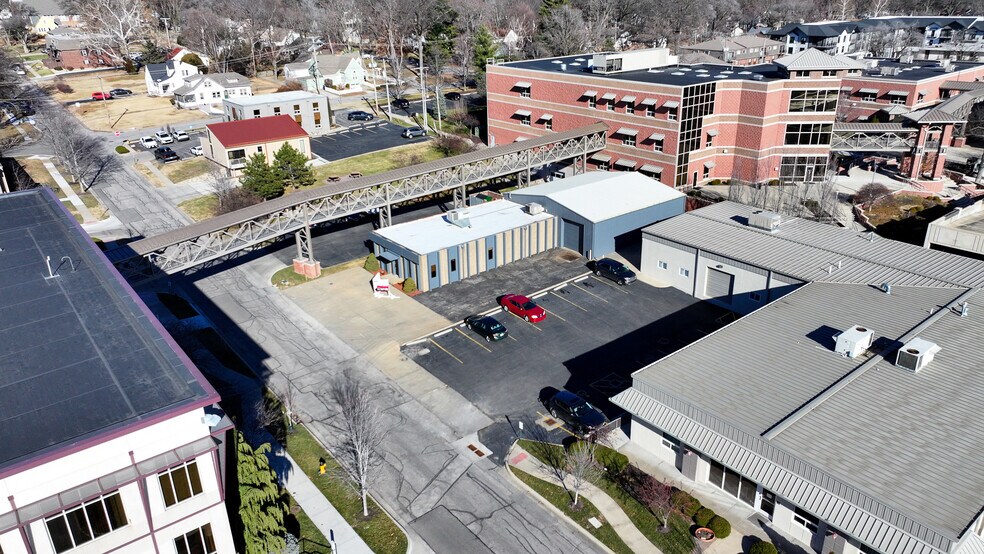 More Photos Of 5815 Outlook St, Mission Warehouse For Lease