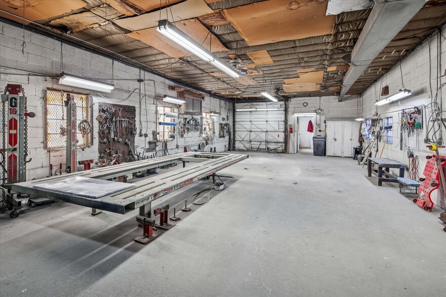 More Photos Of 5840 S Western Ave, Chicago Auto Repair For Sale