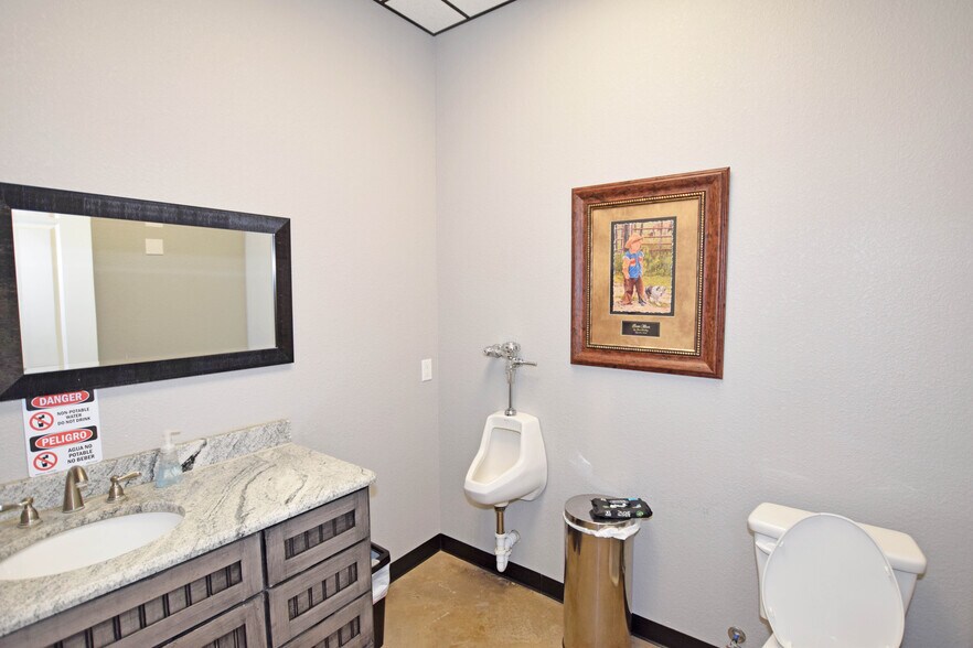 More Photos Of 2250 Dixie Blvd, Odessa Industrial For Sale