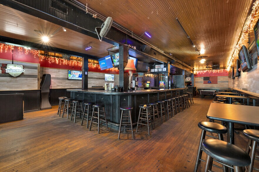 More Photos Of 139 E Hopkins St, San Marcos Bar For Sale