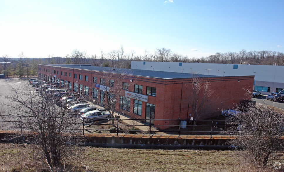 More Photos Of 12 Cardinal Park Dr, Leesburg Flex For Sale