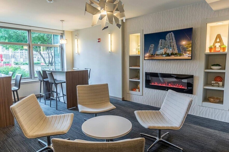 More Photos Of 555 W Kinzie St, Chicago Multifamily For Sale