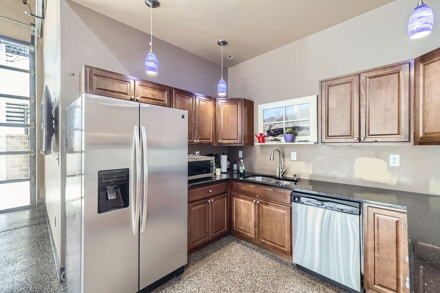 More Photos Of 11616 Shaffer Pl, Littleton Showroom For Sale
