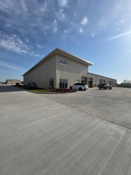 More Photos Of 1600 S Broadway Ave, Moore Unknown For Lease