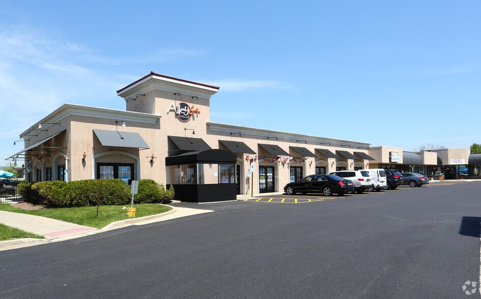 More Photos Of 2001 N Rand Rd, Palatine Unknown For Lease