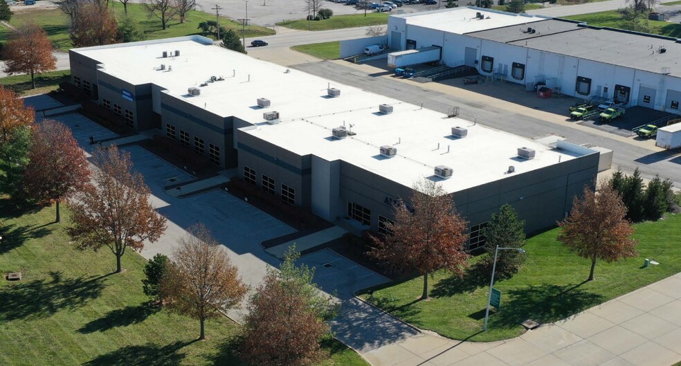 More Photos Of 201-215 Stag Industrial Blvd, Lake Saint Louis Warehouse For Lease