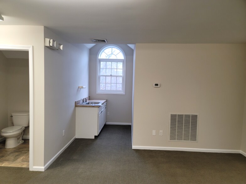 More Photos Of 1369 Southford Rd, Southbury General Retail For Sale