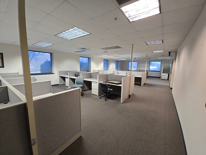 More Photos Of 110 Galaxy Dr, Dover Light Manufacturing For Lease