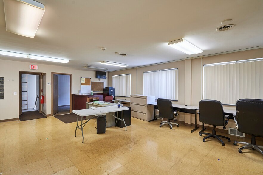 More Photos Of 661 W Market St, Akron Office For Sale