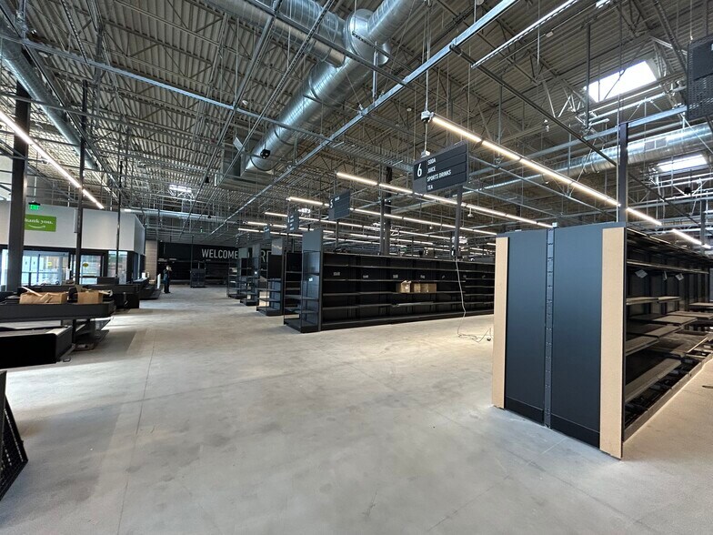 More Photos Of 1000-1074 US Highway 9, Parlin General Retail For Lease