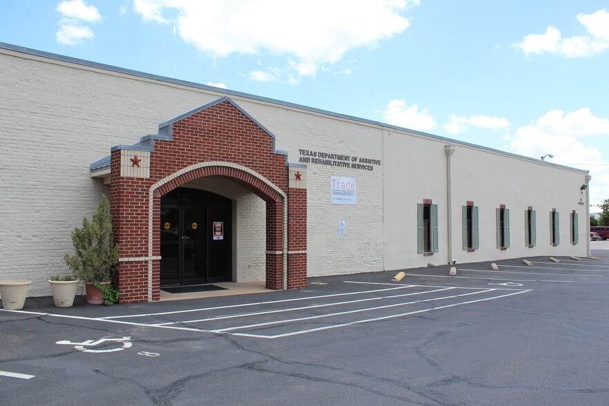 More Photos Of 717 Franklin Ave, Waco Office For Lease