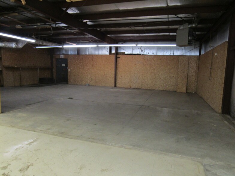 More Photos Of 275 Laing St, Redgranite Supermarket For Lease