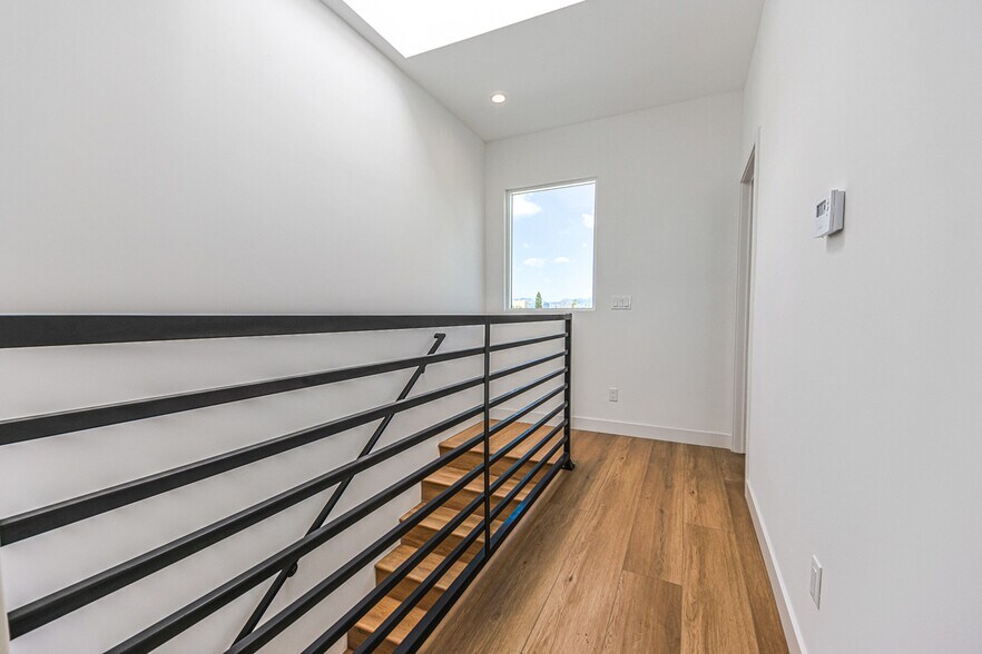 More Photos Of 1923 Carmona Ave, Los Angeles Multifamily For Sale