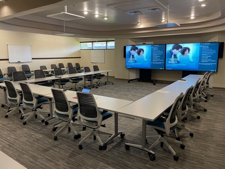 More Photos Of 505 N John Rodes Blvd, Melbourne Light Manufacturing For Lease