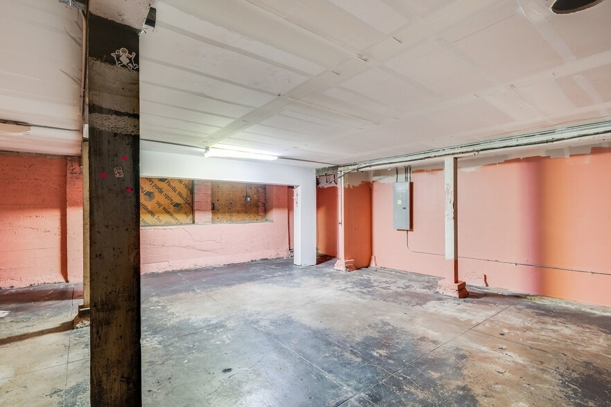 More Photos Of 1018-1020 Valencia St, San Francisco Storefront Retail Residential For Lease
