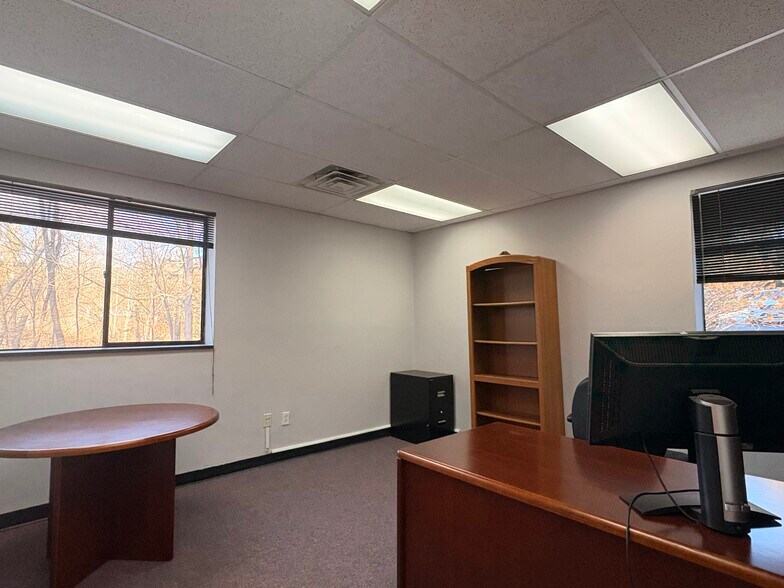 More Photos Of 2 Byram Brook Pl, Armonk Medical For Lease