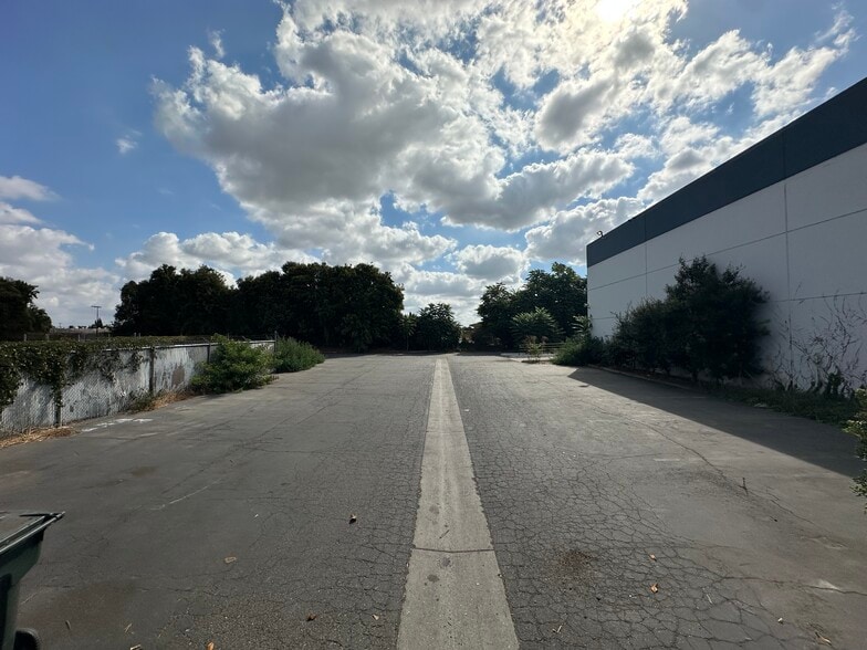 More Photos Of 6323-6421 E Alondra Blvd, Paramount Warehouse For Lease