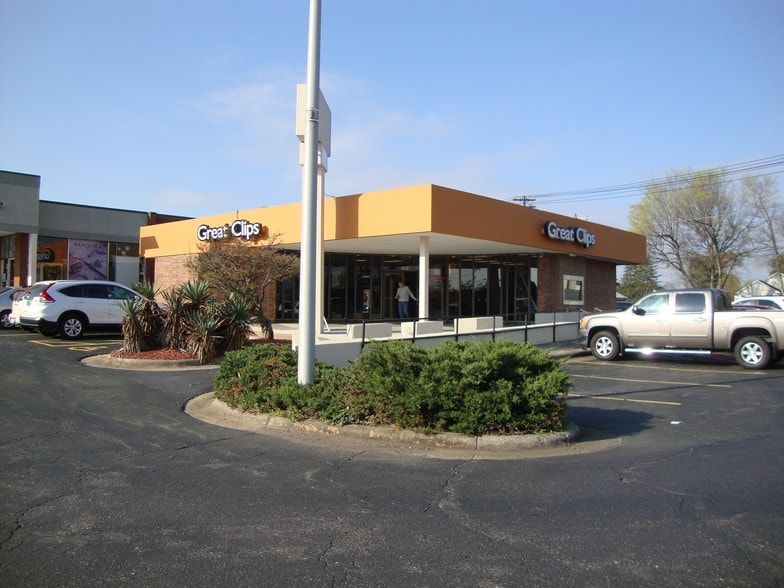 More Photos Of 3320-3382 Robinhood Rd, Winston-Salem Storefront For Lease