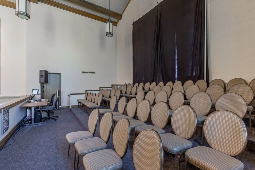 More Photos Of 1500 14th St, Lubbock Religious Facility For Sale