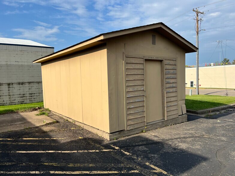 More Photos Of 715 N Main St, River Falls Office For Lease