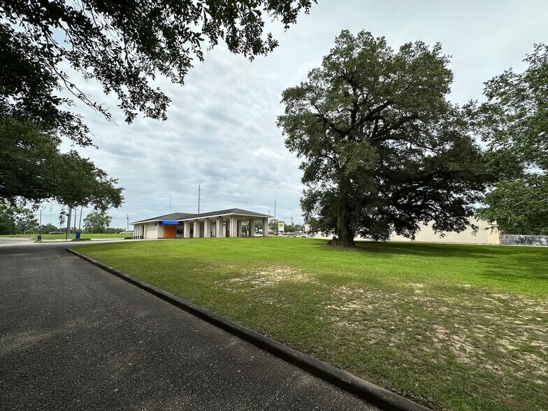 More Photos Of 4823 Overlook Rd, Mobile General Retail For Sale