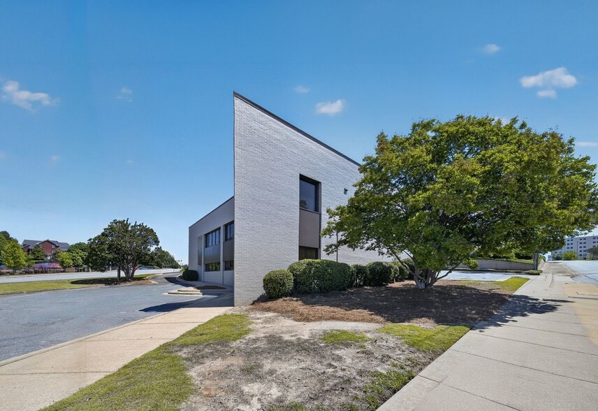 More Photos Of 615 19th St, Columbus Medical For Lease