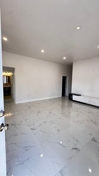 More Photos Of 69 Saint Mihiel Dr, Riverside Warehouse For Sale