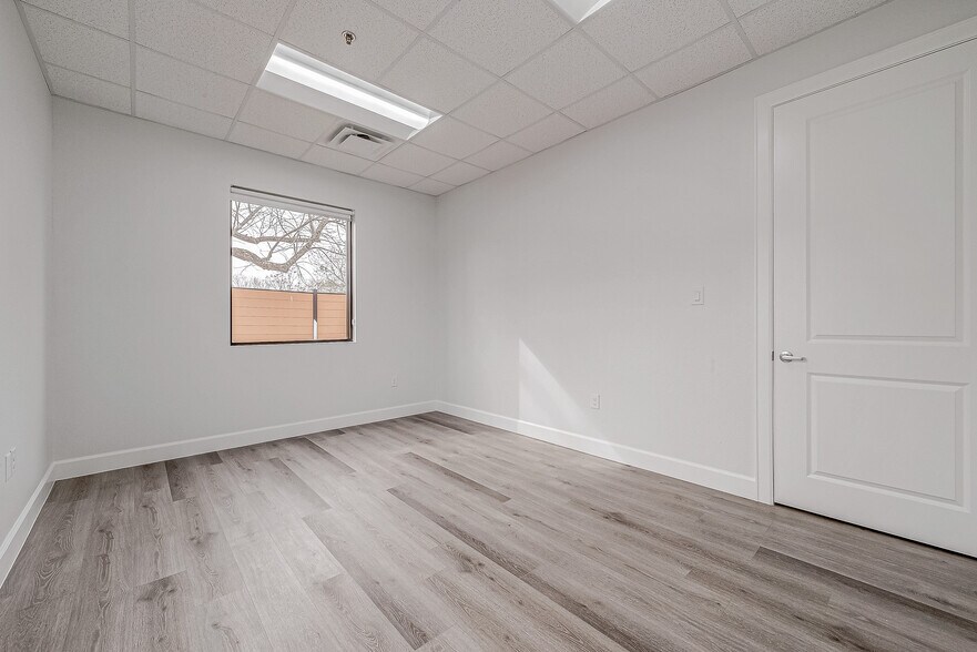 More Photos Of 18707 Mueschke Rd, Cypress Office For Sale