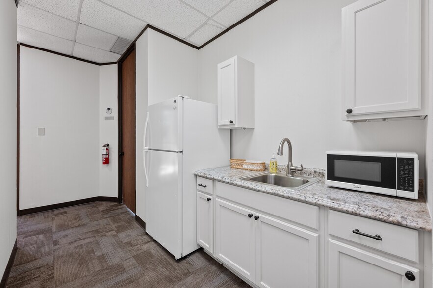 More Photos Of 3624 North Hills Dr, Austin Medical For Sale