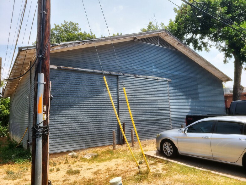 More Photos Of 105 N Sheppard St, Round Rock Restaurant For Sale