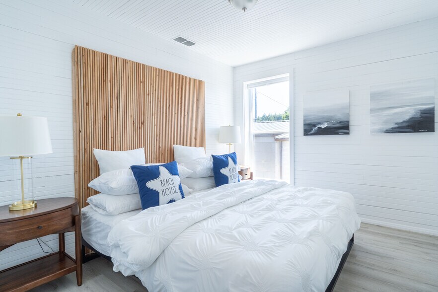 More Photos Of 267 W Sixth St, Port Orford Storefront Retail Residential For Sale