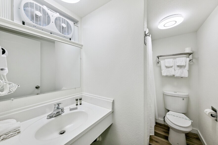 More Photos Of 4130 Manzanita Ave, South Lake Tahoe Hotel For Sale