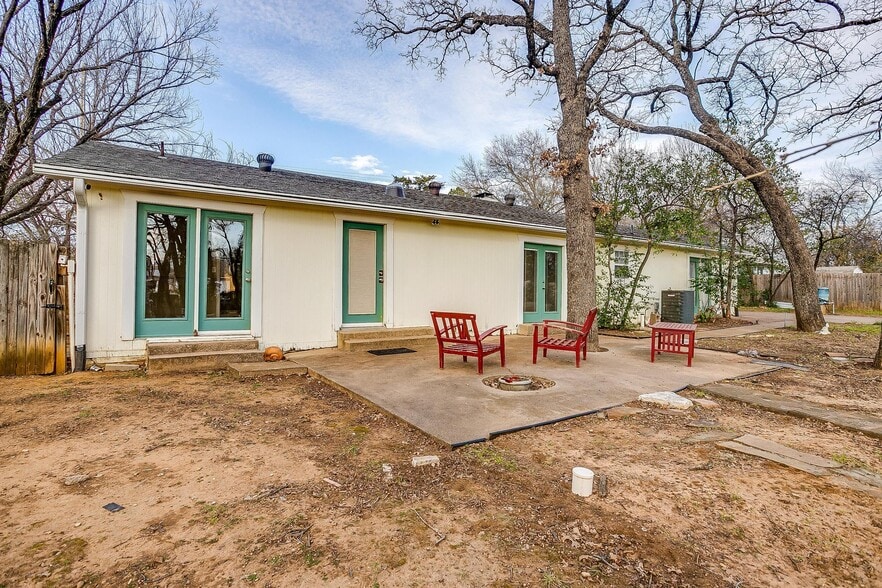 More Photos Of 2418 Cales Dr, Arlington Office Residential For Sale