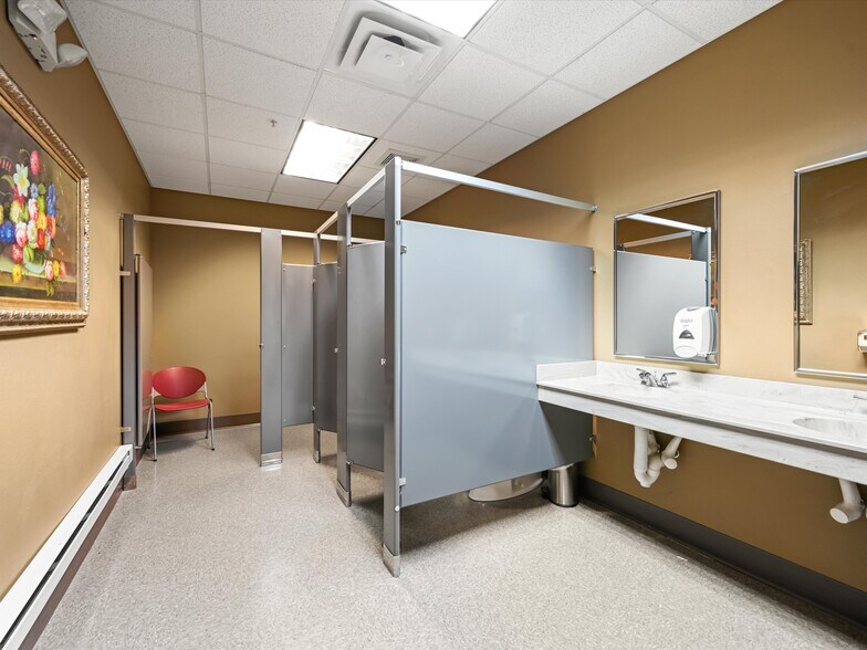 More Photos Of 7495 Chavenelle rd, Dubuque Industrial For Sale