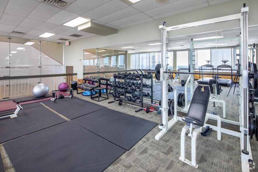 More Photos Of 1290 Central Pky W, Mississauga Office For Lease