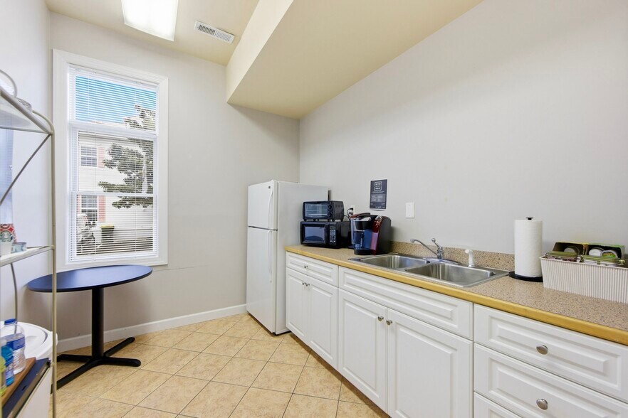 More Photos Of 6475 N Croatan Hwy, Kitty Hawk Office Residential For Sale