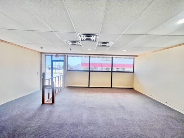 More Photos Of 210 W 9th St, Coffeyville Office For Sale