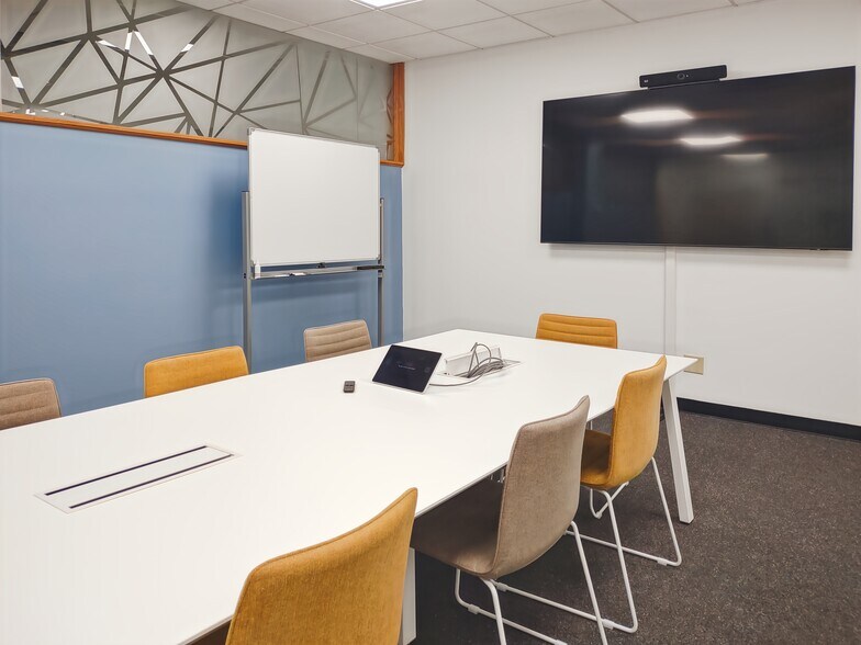 Primary Photo Of 259 W Broadway, Waukesha Coworking Space