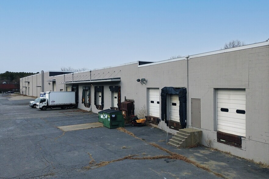More Photos Of 6 Willow Rd, Ayer Warehouse For Lease