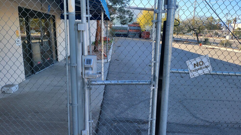 More Photos Of 3325-3326 W Oquendo Rd, Las Vegas Warehouse For Lease