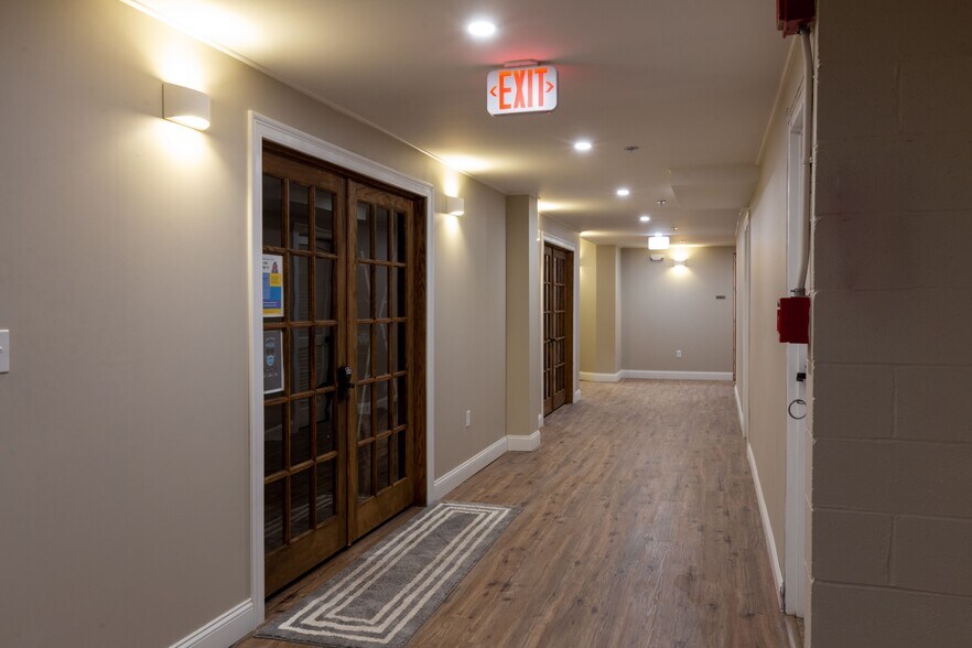 More Photos Of 423-425 Main St, Middletown Office For Sale