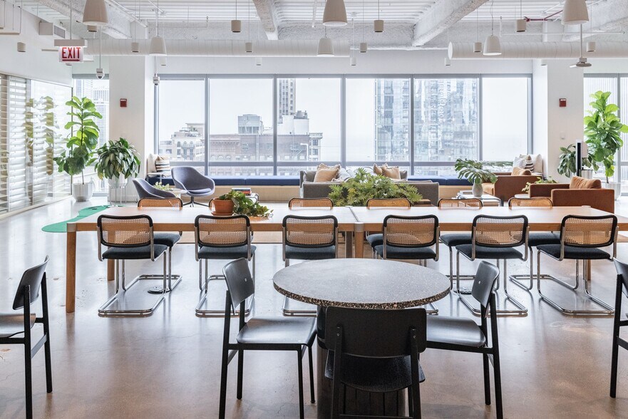 More Photos Of 1 S Dearborn St, Chicago Coworking Space