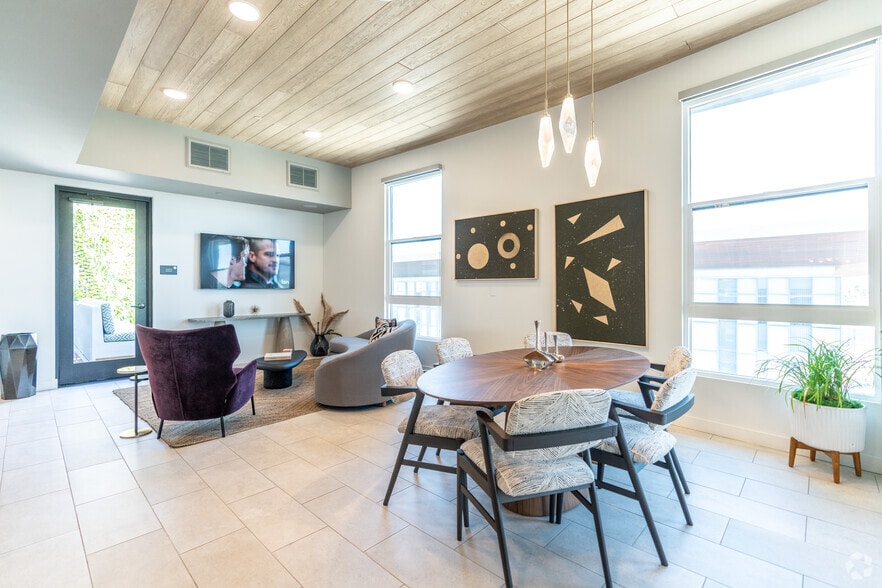 More Photos Of 500 W Broadway, Long Beach Apartments For Lease