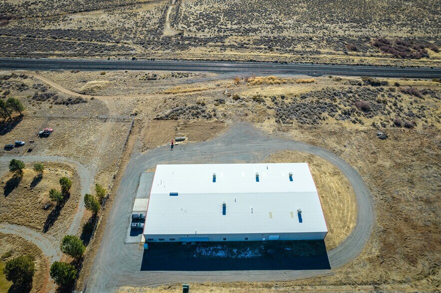 More Photos Of 93696 Highway 70, Chilcoot Warehouse For Lease