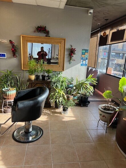 More Photos Of 1304 Ocean Beach Hwy, Longview Storefront Retail Office For Sale